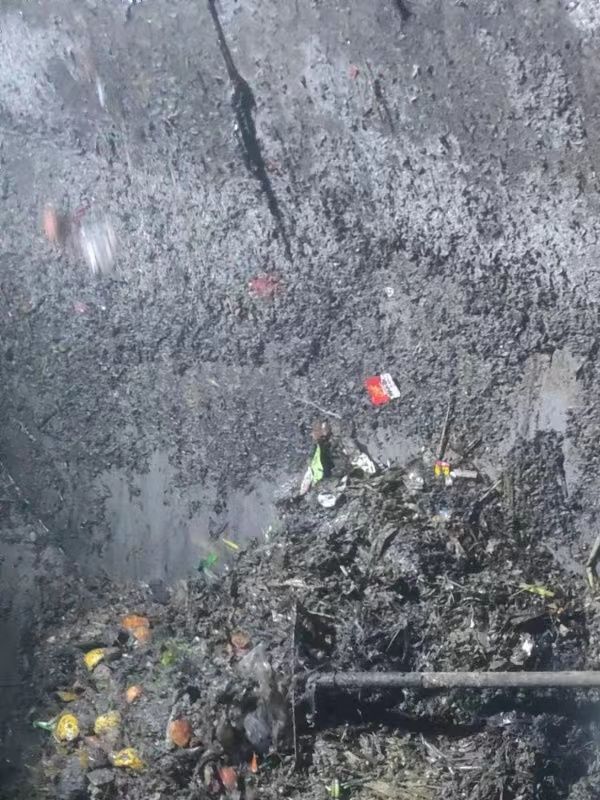 石排镇污水池清理