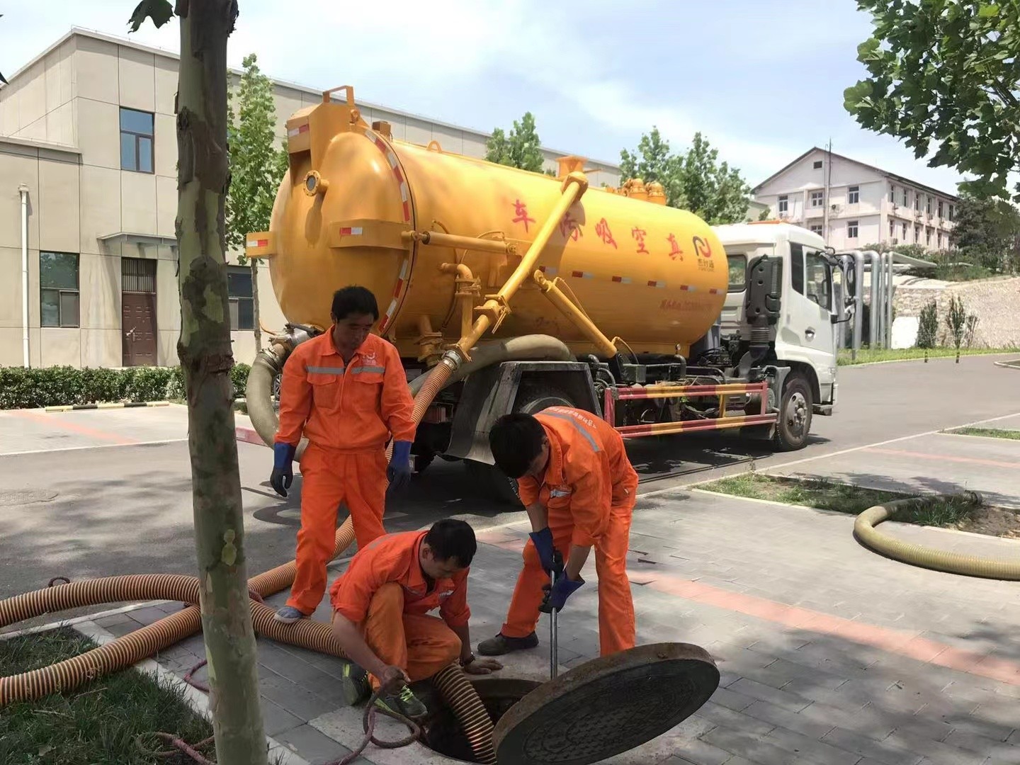 石排镇化粪池清理与5-8吨吸粪车施工效率分析